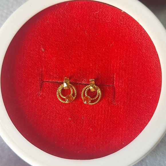 Beautiful new ring type earrings - Picture 2 of 10